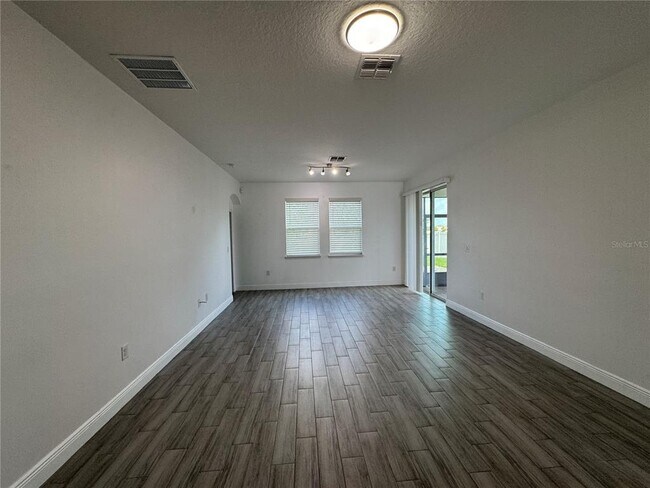 Building Photo - 2980 Scarlett Dr