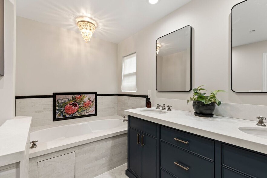 Building Photo - 1096 Canyon View Dr