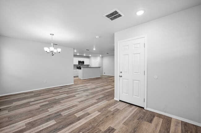 Building Photo - 5605 Jarvis St