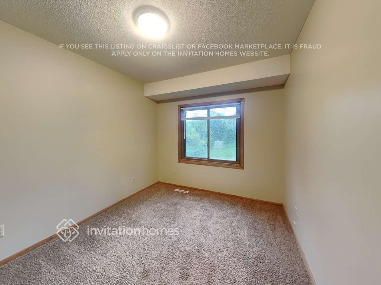 Building Photo - 5565 Knoll Dr