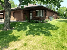 Building Photo - 4764 Moreland Dr W