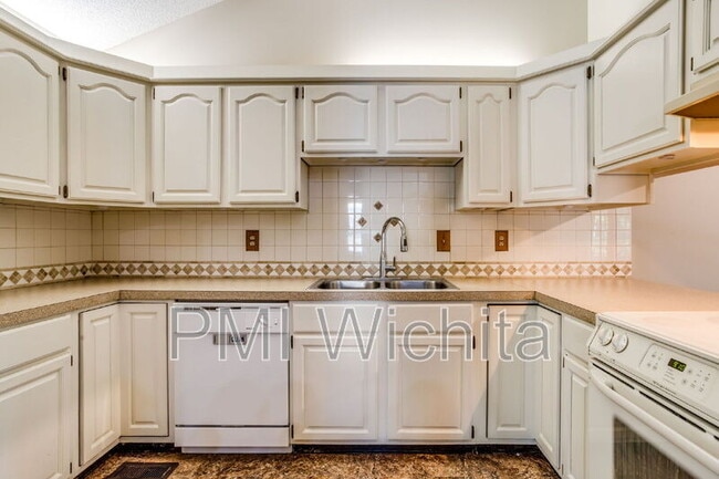 Building Photo - 1707 E Pinion Rd