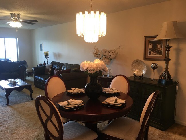 Building Photo - 361 S Hollybrook Dr