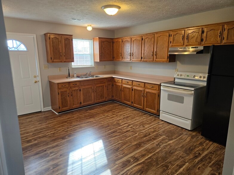 Building Photo - 114 Herring Hts