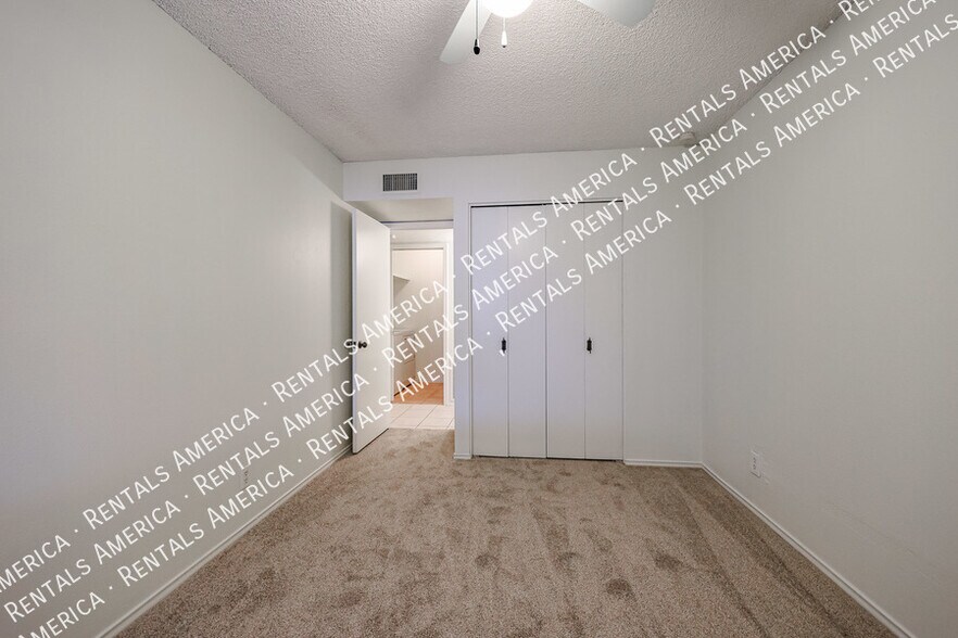 Building Photo - 6626 N Majorca Ln W