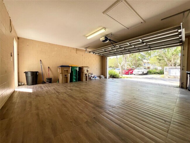 Building Photo - 7138 Five Oaks Dr