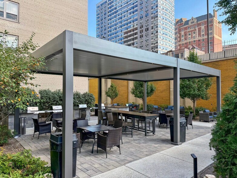 Building Photo - 3950 N Lake Shore Dr