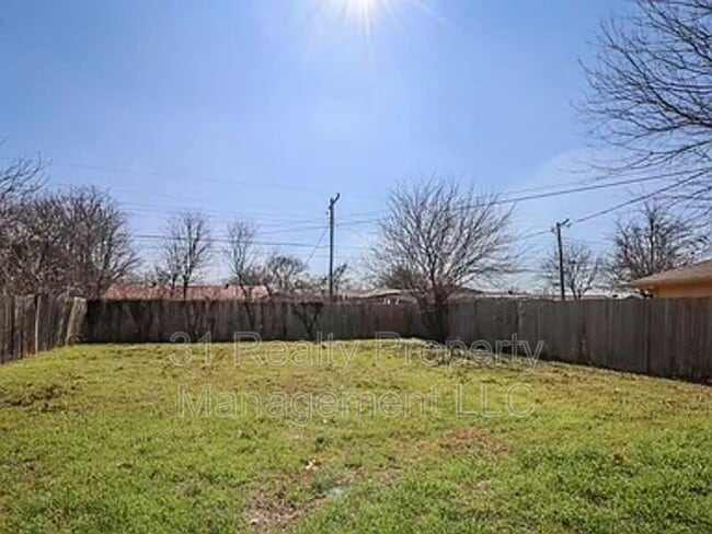 Building Photo - 3444 Pinebrook Dr