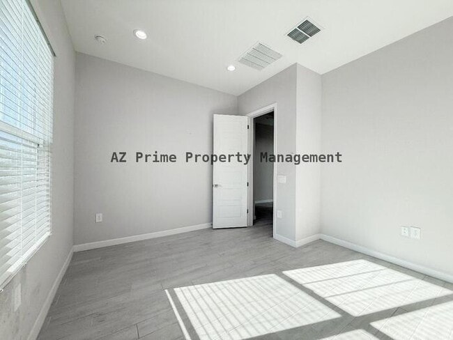 Building Photo - 5138 E Anderson Dr