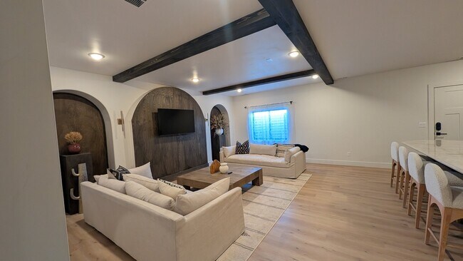 Building Photo - 1096 Marigold Dr