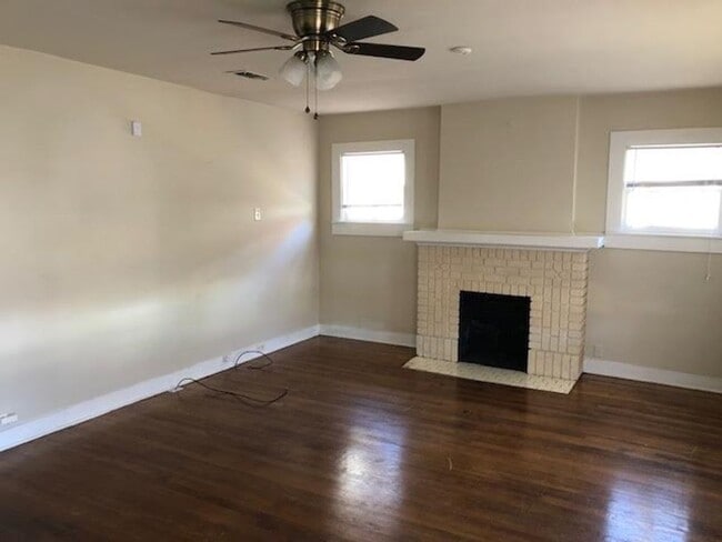 Building Photo - Charming 2/1 in Castle Heights area