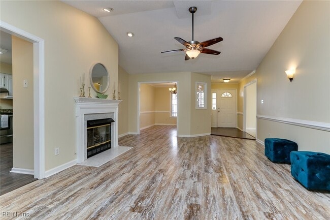 Building Photo - 450 Supplejack Ct