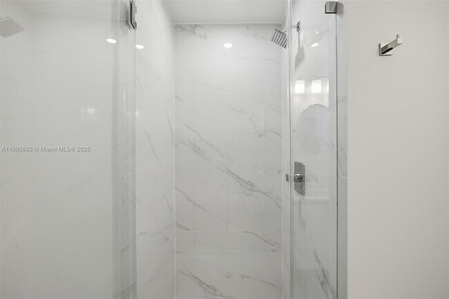 Building Photo - 700 NE 24th St