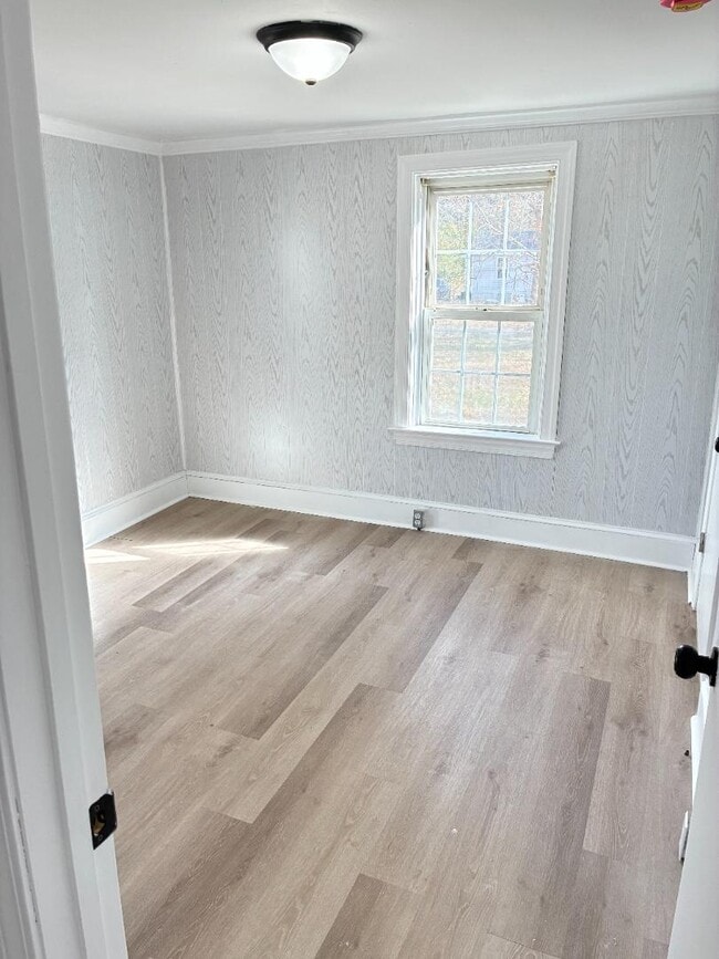 Building Photo - 1601 Queen St E