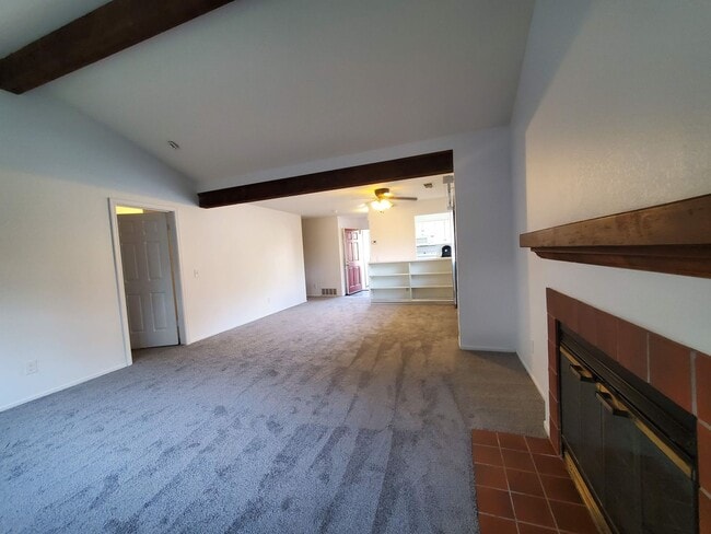 Building Photo - Update 2x2 Top Floor Condo with pool, storage, fireplace & garage in ideal Novato Location