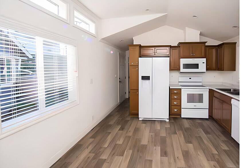 Building Photo - 8531 Kittyhawk Ave