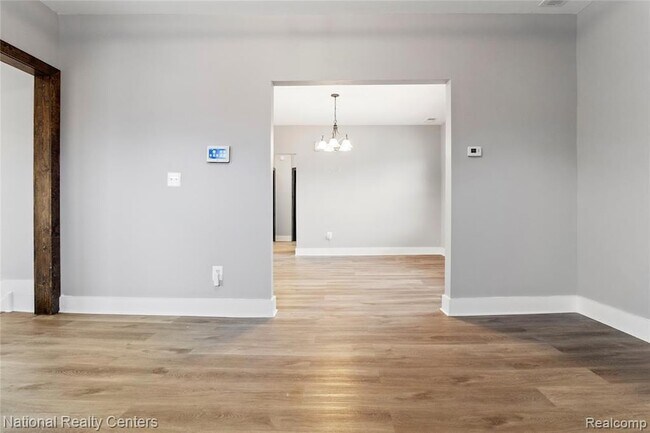 Building Photo - 767 Navahoe St