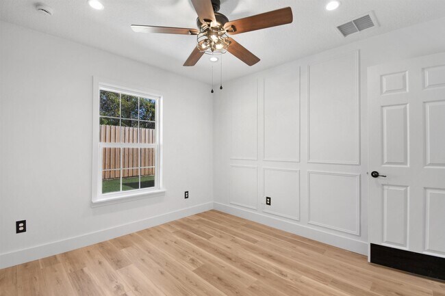 Building Photo - 101 Azalea Rd