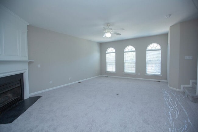 Building Photo - 2 Bedroom 2.5 Bath with Lake View in Morrisville, NC!