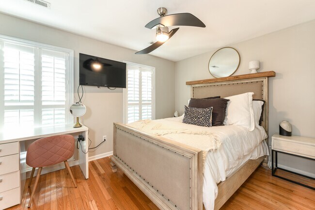 Building Photo - 886 Sedge Ct