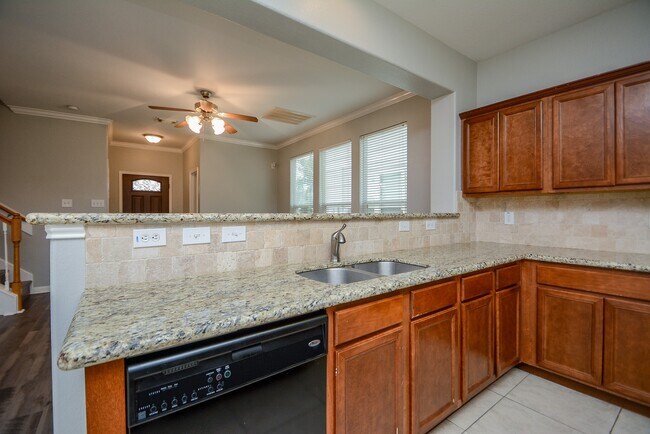 Building Photo - 16102 Limestone Lake Dr