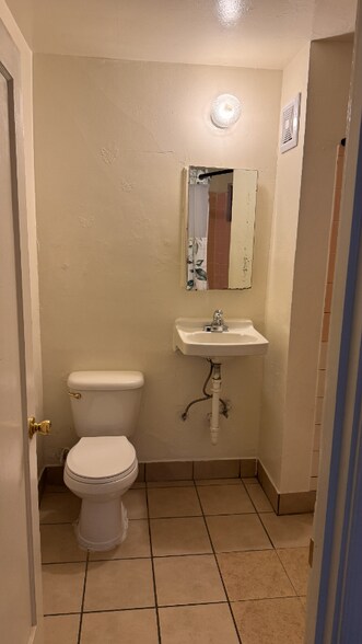 Building Photo - 1248 E 15th St