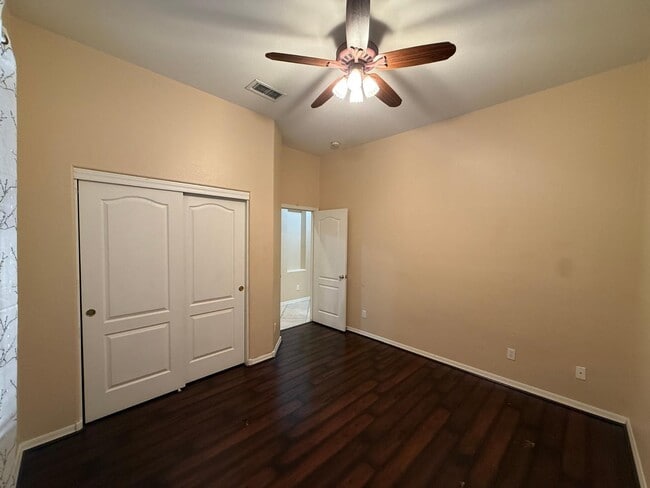 Building Photo - 432 W Carob Dr