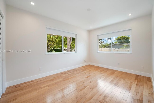 Building Photo - 14740 SW 83rd Pl