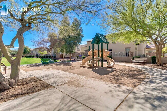 Building Photo - 9336 S 33rd Dr