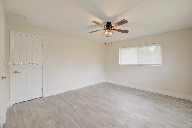 Building Photo - 610 N 31st Ct