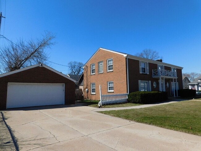 Building Photo - 2274 N 61st St