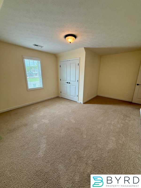 Building Photo - 1013 Sycamore Crest Dr