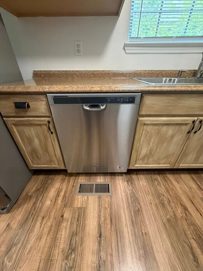 Building Photo - 3BR Rental in Quiet Fort Oglethorpe Neighborhood – Minutes from Battlefield Parkway & Chickamauga...