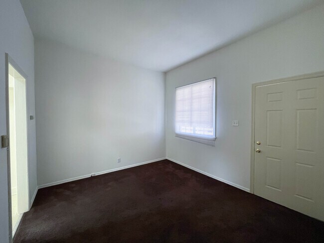 Building Photo - 104 N Huntington Dr