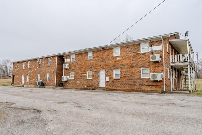 Building Photo - 421 N Woodland Dr