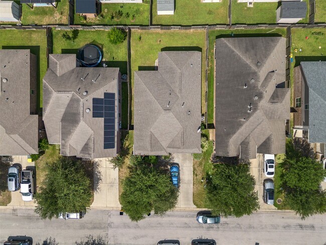 Building Photo - 636 Maple Point Dr E