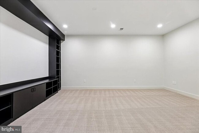 Building Photo - 4428 Albemarle St NW