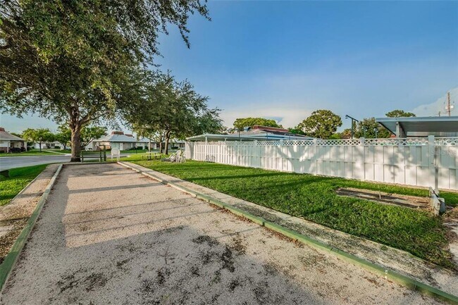 Building Photo - 4345 Tahitian Gardens Cir