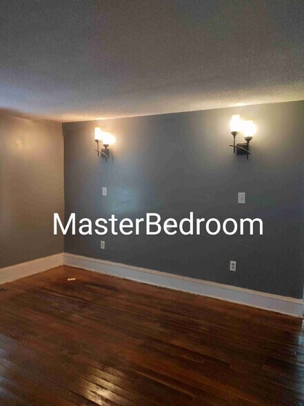 Building Photo - 8155 Columbus Rd