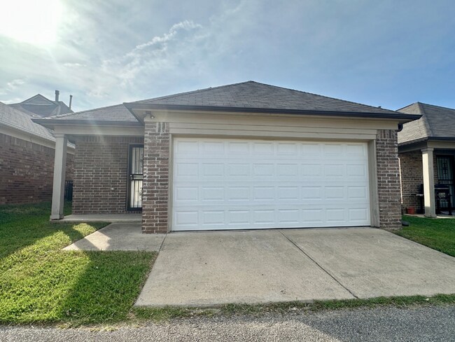 Building Photo - Charming 3BR/2BA Bartlett Area Home | Soaring High Ceilings, Fireplace & 2-Car Garage