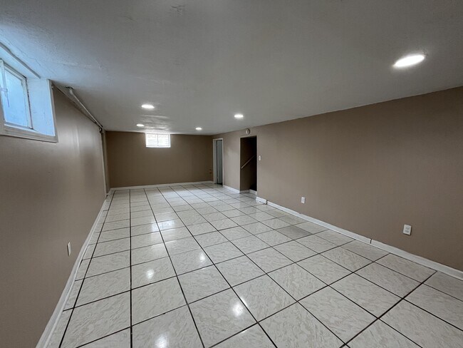Building Photo - 4018 Redick Ave