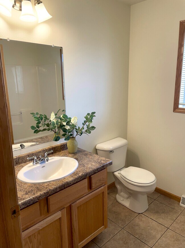 Building Photo - 1900 Crooked Ave