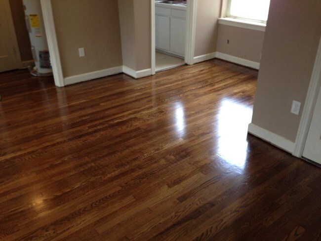Interior Photo - 1717 Louisiana St