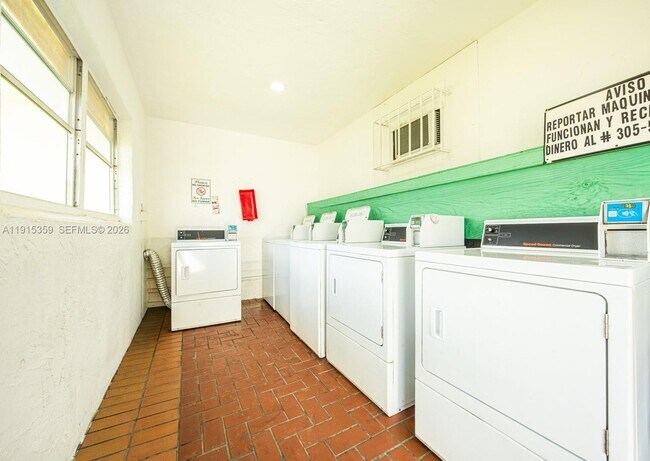 Building Photo - 1225 W 35th St