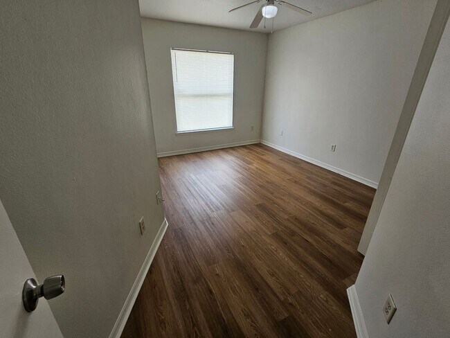Building Photo - 2611 Hollow Ln