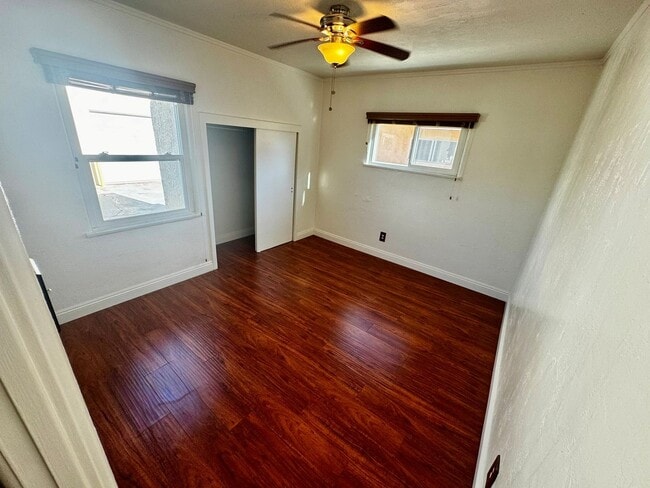 Building Photo - Beautiful Front House 2 Bed 1 Bath