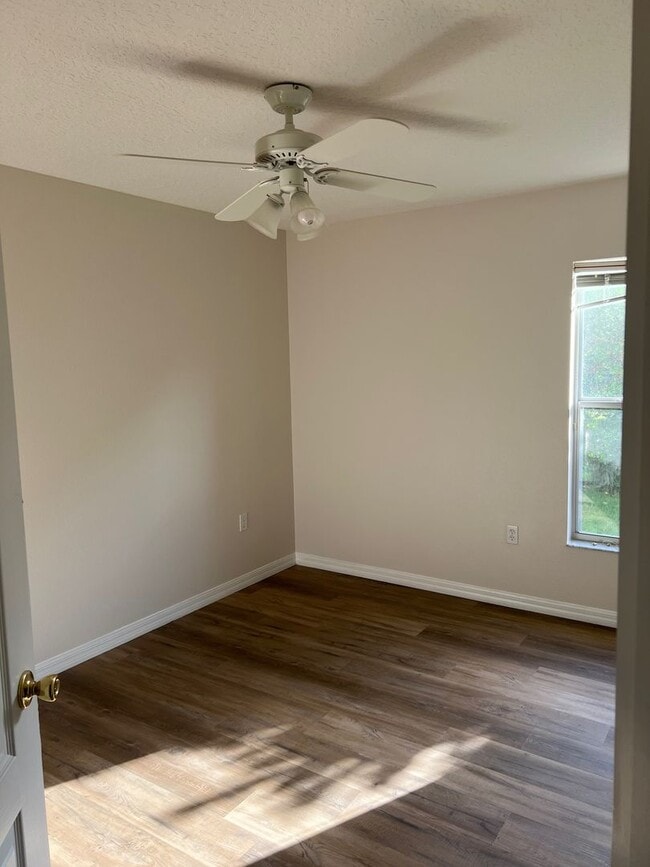 Building Photo - **Spacious 4BR in Gated Spring Glen | Move-In Ready | 2-Car Garage**