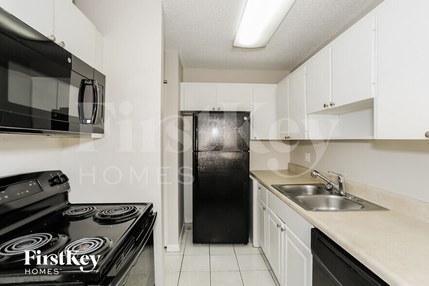 Building Photo - 4610 SW 143rd Ct W