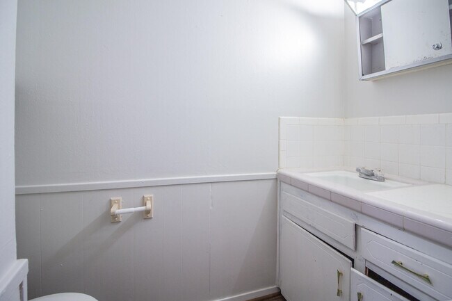 Building Photo - 2500 W 26th