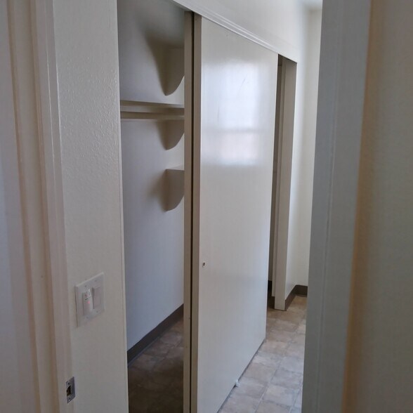 Building Photo - 2208 Gates Ave